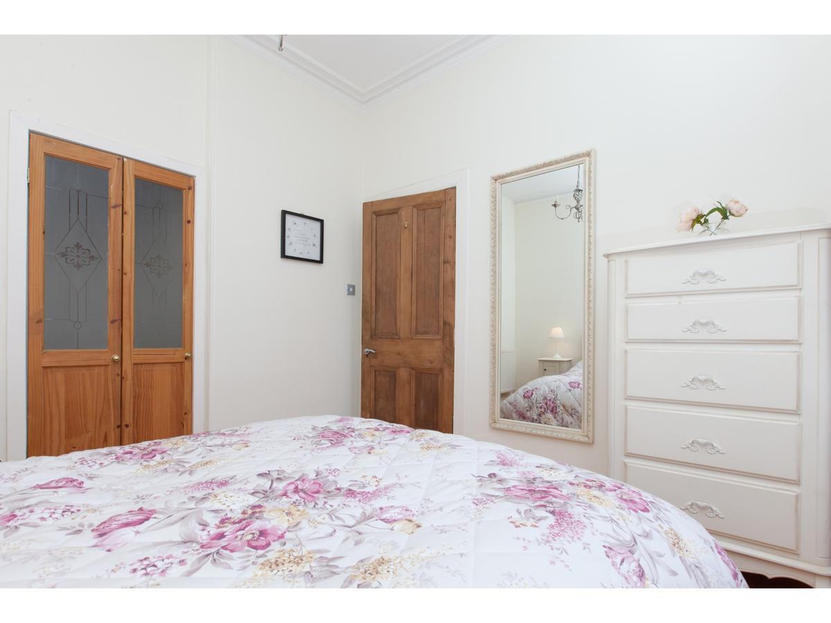 Homely Tenement For 2 Near Botanic Gardens Edinburgh Exterior photo